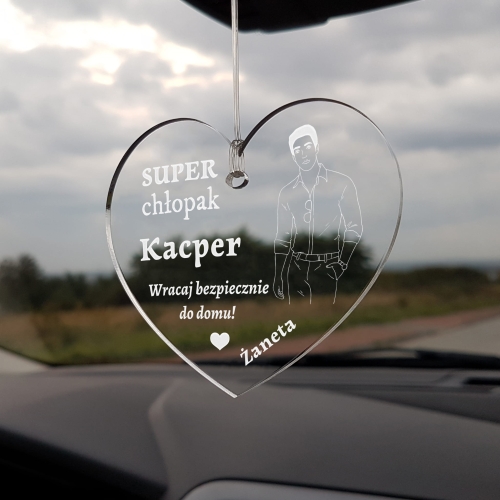 SUPER CHŁOPAK upominek z okazji Dnia Chłopka zawieszka serce imię