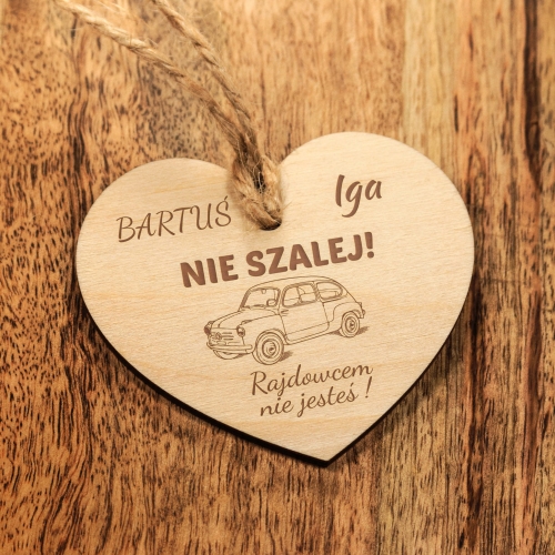 SUPER POMYSŁ NA PREZENT NA DZIEŃ CHŁOPAKA zawieszka do auta grawer
