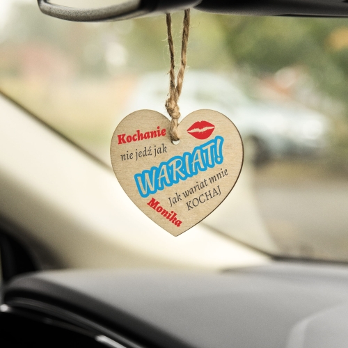 UPOMINEK DLA CHŁOPAKA zawieszka do auta Nie jedź jak wariat podpis