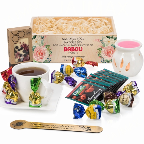 Kosz prezentowy skrzyneczka z kominkiem PREZENT URODZINOWY nadruk