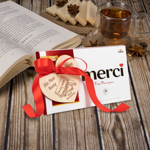 PREZENT DLA NAUCZYCIELA czekolada Merci z sercem z grawerem od klasy