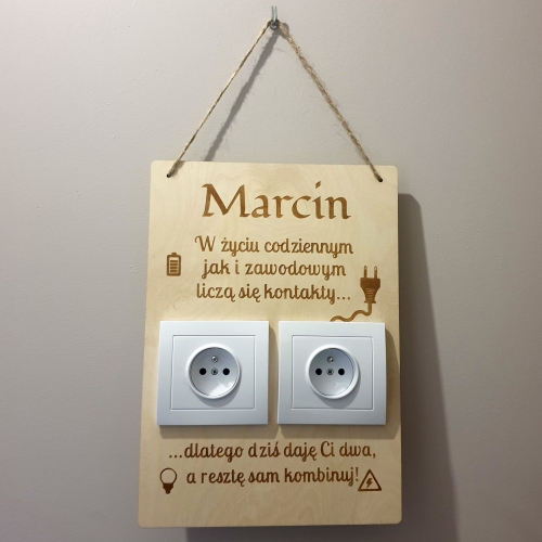 Tabliczka z kontaktami i wygrawerowane IMIĘ
