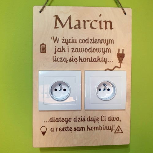 Tabliczka z kontaktami i wygrawerowane IMIĘ