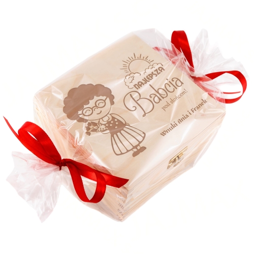 OZDOBNE DREWNIANE PUDEŁKO prezent dla babci z medalem i słodkości