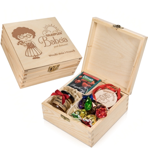 OZDOBNE DREWNIANE PUDEŁKO prezent dla babci z medalem i słodkości