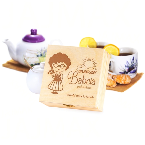 OZDOBNE DREWNIANE PUDEŁKO prezent dla babci z medalem i słodkości