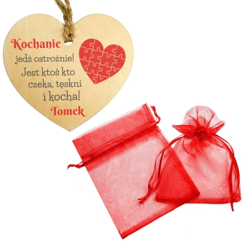 Drewniana zawieszka do auta UPOMINEK NA WALENTYNKI DLA NIEJ