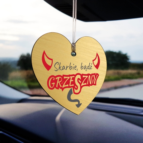 Zabawny upominek na walentynki zawieszka do auta serce z nadrukiem