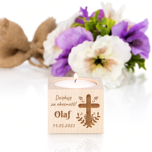 Drewniany świecznik z dedykacją pamiątka i podziękowanie na Komunię