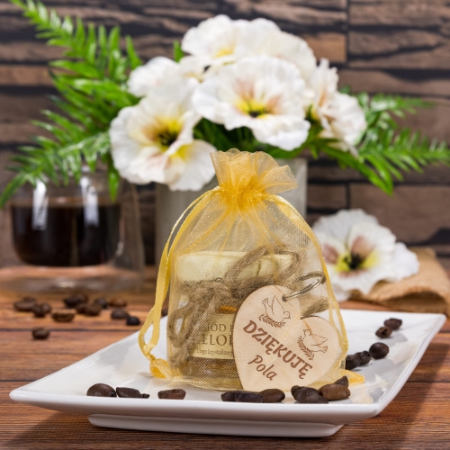 Miód i breloczek z grawerem – klasyczne podziękowanie dla gości komunii