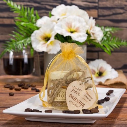 Podaruj gościom miód i breloczek – spersonalizowane podziękowanie na komunię