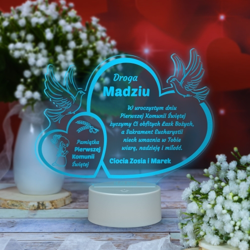 Wyjątkowa statuetka LED z indywidualnym grawerem jako niezapomniana pamiątka komunii dla dziewczynki