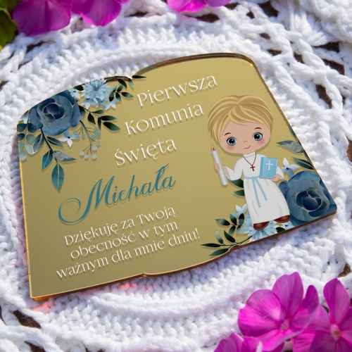Złoty magnes z imieniem dziecka klasyczne podziękowanie dla gości komunii