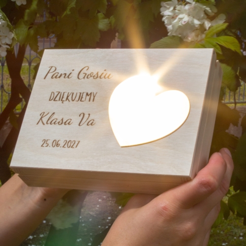 Złoty box prezentowy dla nauczyciela magnes sowa i czekoladki na podziękowanie