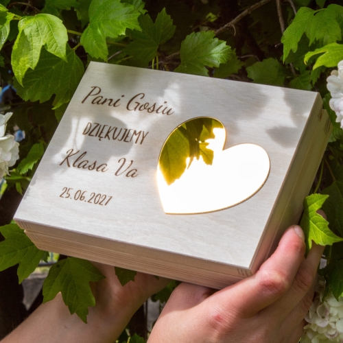 Złoty box prezentowy dla nauczyciela magnes sowa i czekoladki na podziękowanie