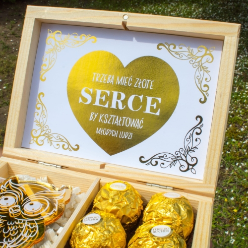 Złoty box prezentowy dla nauczyciela magnes sowa i czekoladki na podziękowanie