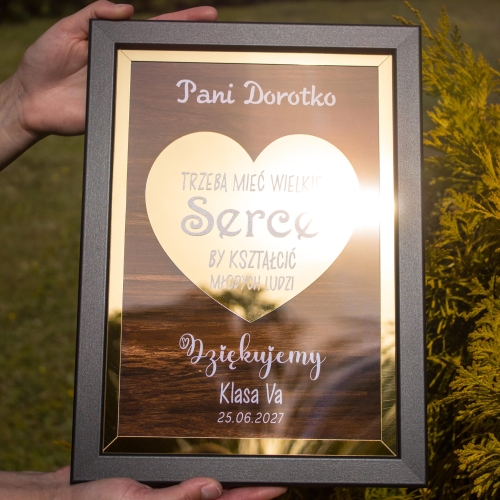 Ramka z dedykacją i złotym motywem podziękowanie dla nauczyciela na koniec roku