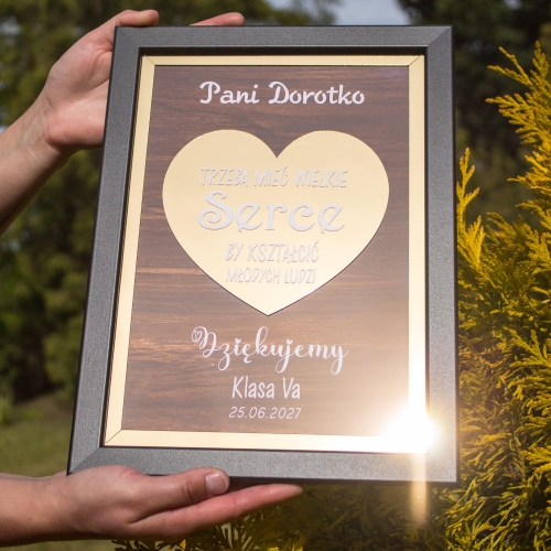 Ramka z dedykacją i złotym motywem podziękowanie dla nauczyciela na koniec roku