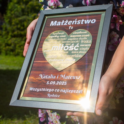PREZENT DLA NOWOŻEŃCÓW ramka złote serce imiona pary młodej ze ZŁOCENIEM