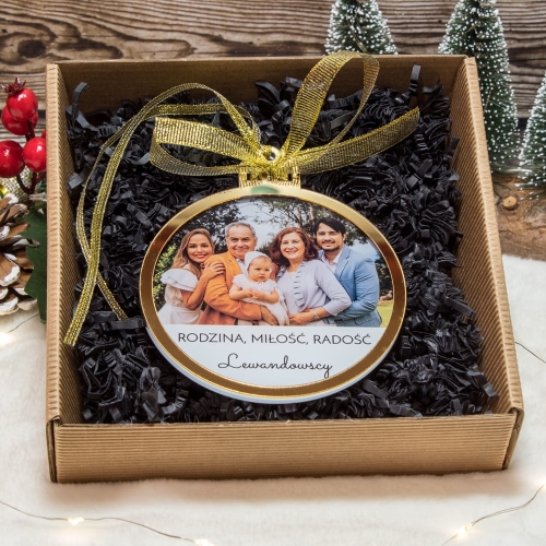 Personalizowana bombka świąteczna z dedykacją – wyjątkowy prezent dla pary