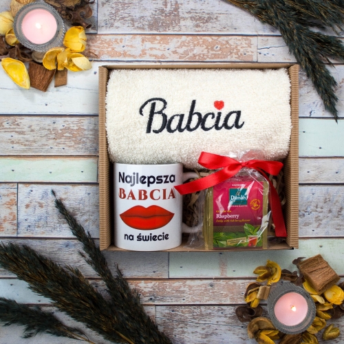 zestaw prezentowy na Dzień Babci KUBEK HERBATA I RĘCZNIK DLA BABCI 