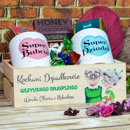 Kosz prezentowy Dzień Babci i Dziadka z kubkami i słodkościami