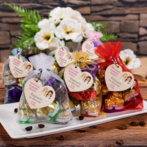 Podziękowania na komunię dla gości cukierki i brelok bliźniczki 