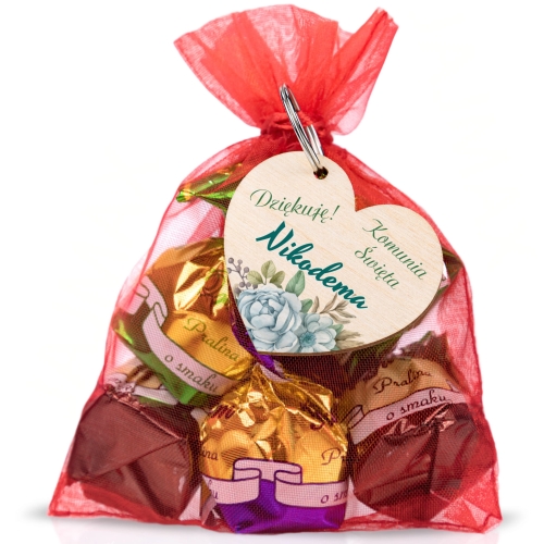 Podziękowania na komunię słodkie upominki cukierki i brelok z imieniem