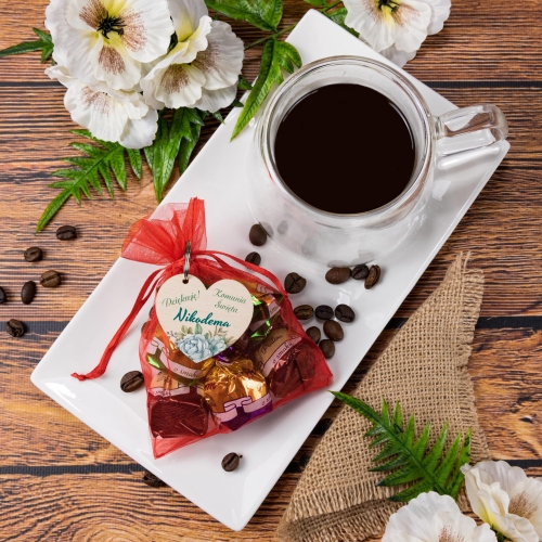 Podziękowania na komunię słodkie upominki cukierki i brelok z imieniem