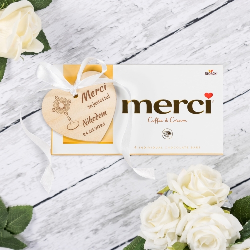 Prezent na komunię dla gości Merci z drewnianym sercem
