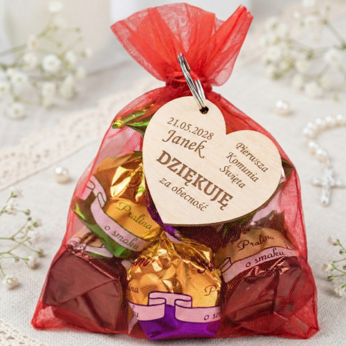 Cukierki w woreczku i brelok serce UPOMINKI DLA GOŚCI KOMUNIA