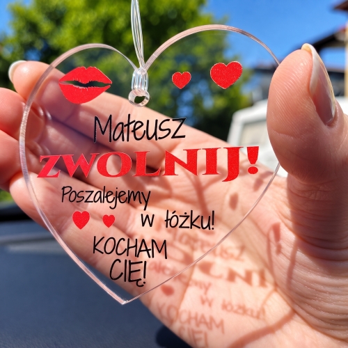 Akrylowa Zawieszka Zwolnij z Imieniem na Dzień Chłopaka i Walentynki