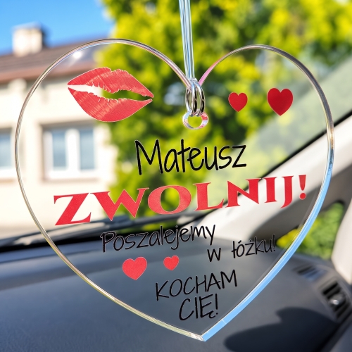 Akrylowa Zawieszka Zwolnij z Imieniem na Dzień Chłopaka i Walentynki