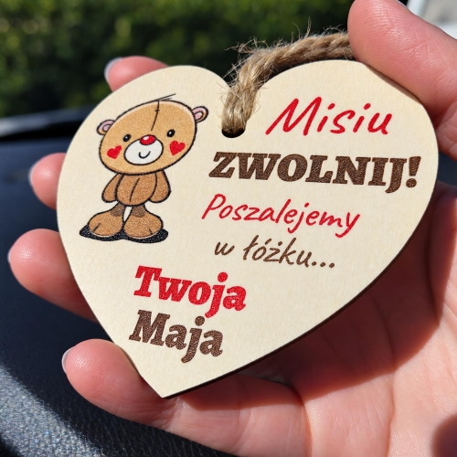 Drewniana Zawieszka Miś Zwolnij na Walentynki i Dzień Chłopaka