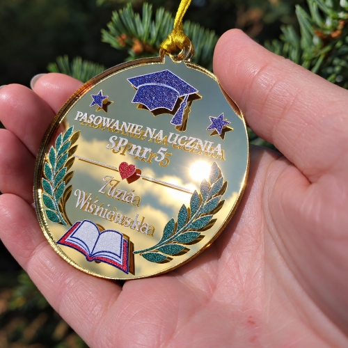 Prezent na Pasowanie na Ucznia Medal z Imieniem i Numerem Szkoły