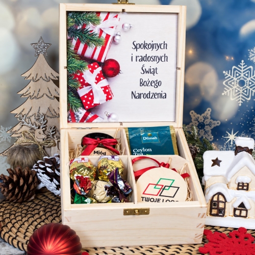 Zestaw Świąteczny z Herbatą i Słodyczami w Skrzynce z Logo Firmy