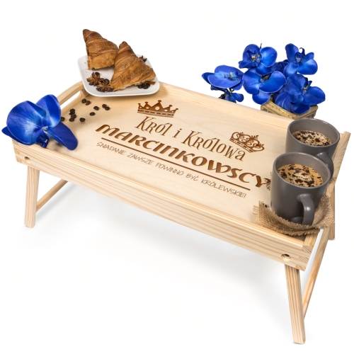 Drewniany stolik do łóżka jasny PREZENT ŚLUBNY grawer