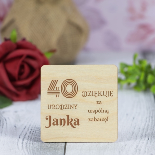 MAGNES kwadrat upominki dla gości na urodziny grawer
