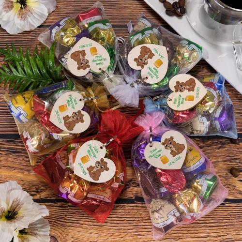 BRELOCZEK SERCE zestaw z cukierkami DZIEŃ PLUSZOWEGO MISIA nadruk