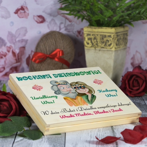 DREWNIANE PUDEŁKO NA MERCI na dzień babci i dzień dziadka