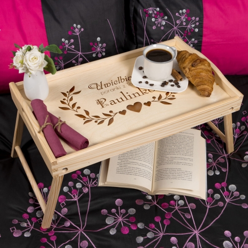 Stolik śniadaniowy do łóżka PREZENT DLA ZAKOCHANYCH grawer