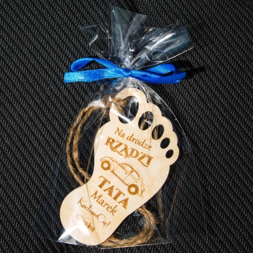 Drewniana zawieszka do auta UPOMINEK DLA TATY KIEROWCY