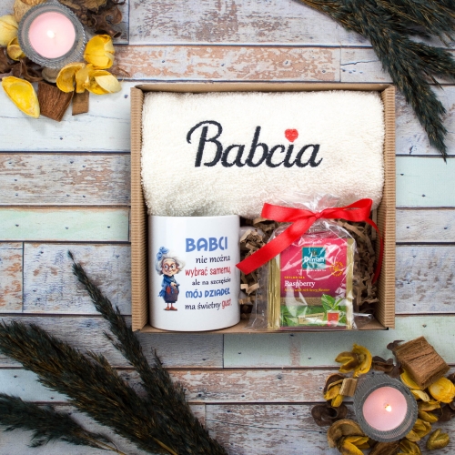 KUBEK HERBATA I RĘCZNIK DLA BABCI zestaw prezentowy na Dzień Babci