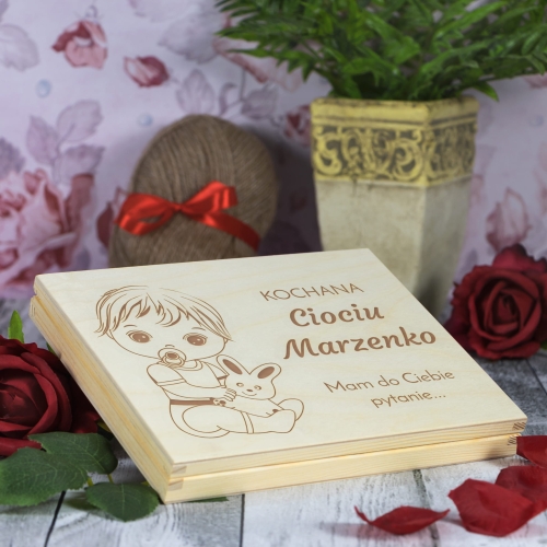 PYTANIE PROŚBA o zostanie Matką Chrzestną dziecka pudełko z pralinami