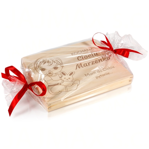PYTANIE PROŚBA o zostanie Matką Chrzestną dziecka pudełko z pralinami