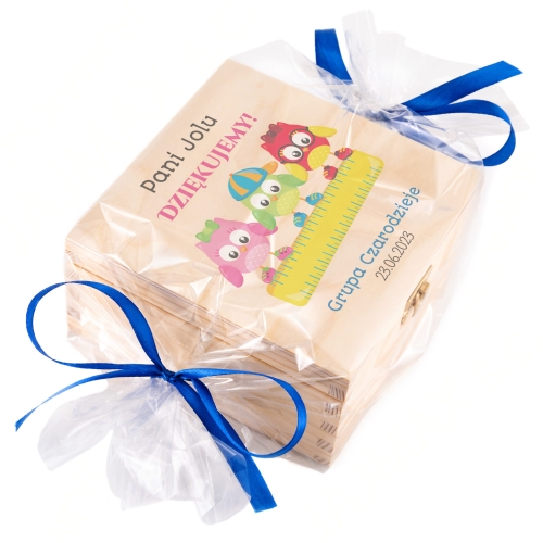 PUDEŁKO PREZENTOWE medal super nauczyciel miody praliny herbata